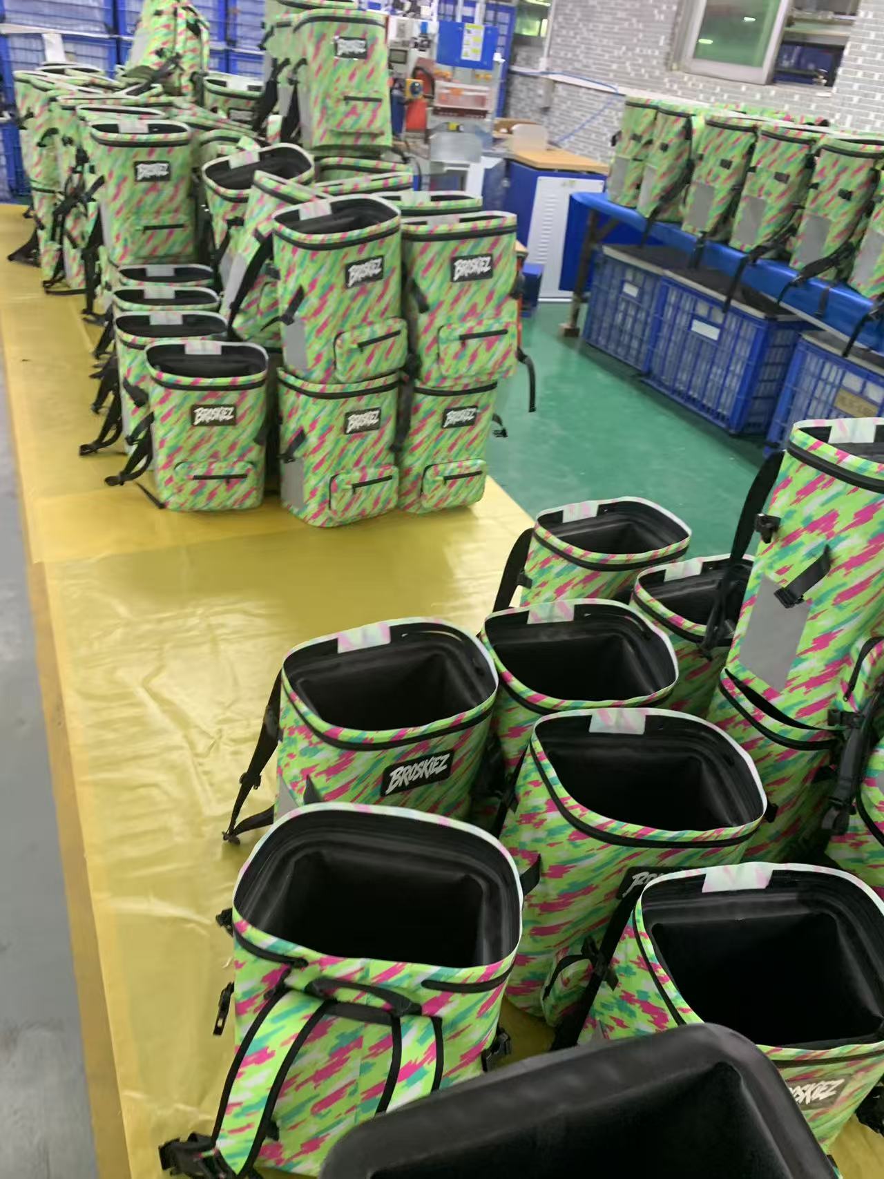Yifulong Outdoor, Xarici Brend üçün Xüsusi Soft Cooler Sırt Çantası Sifarişinin Kütləvi İstehsalına Başlayır Yifulong Outdoor, Xarici Brend üçün Xüsusi Soft Cooler Sırt Çantası Sifarişinin Kütləvi İstehsalına Başlayır